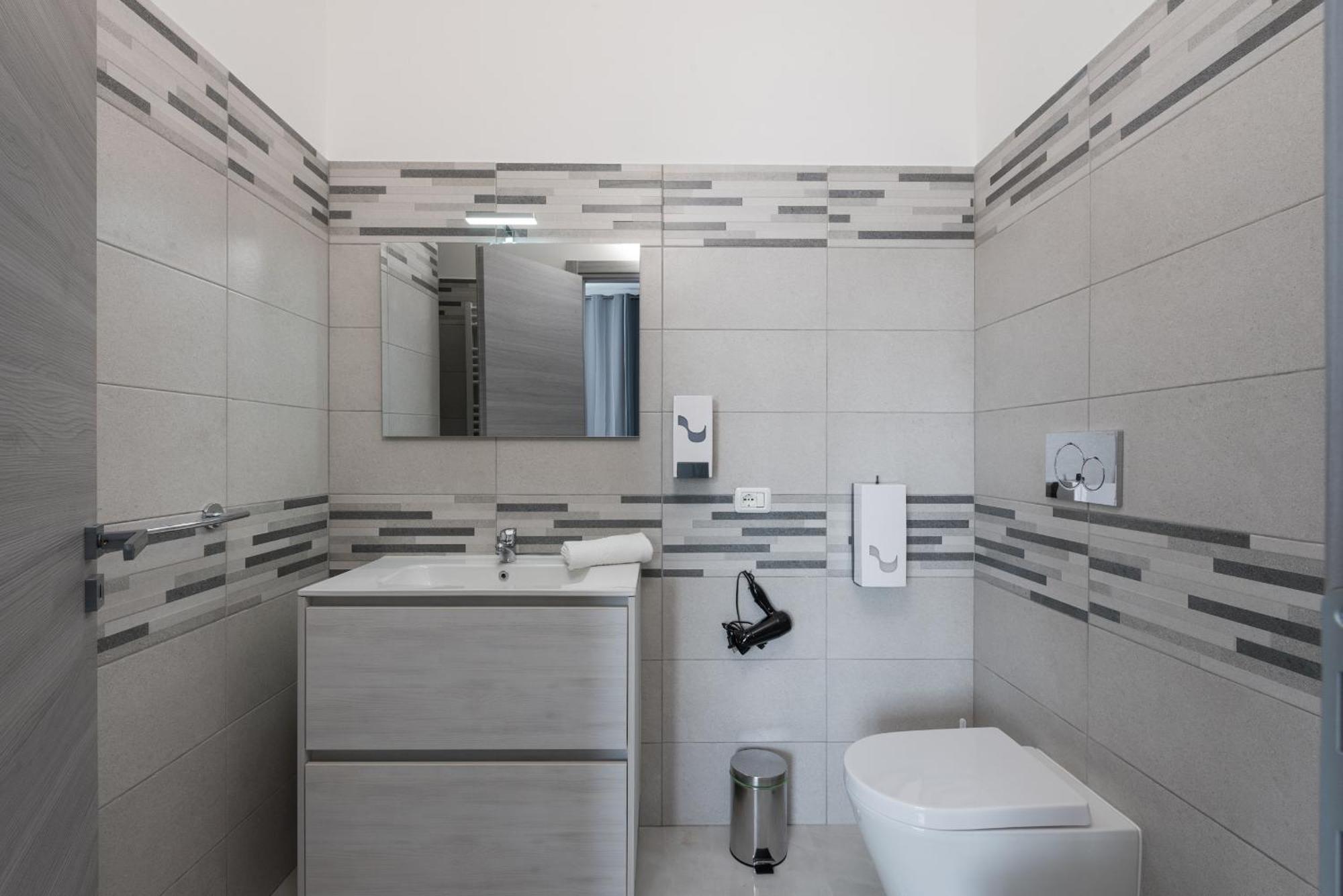 Travelershome Ciampino Airport Guesthouse 600M To Airport Exterior foto