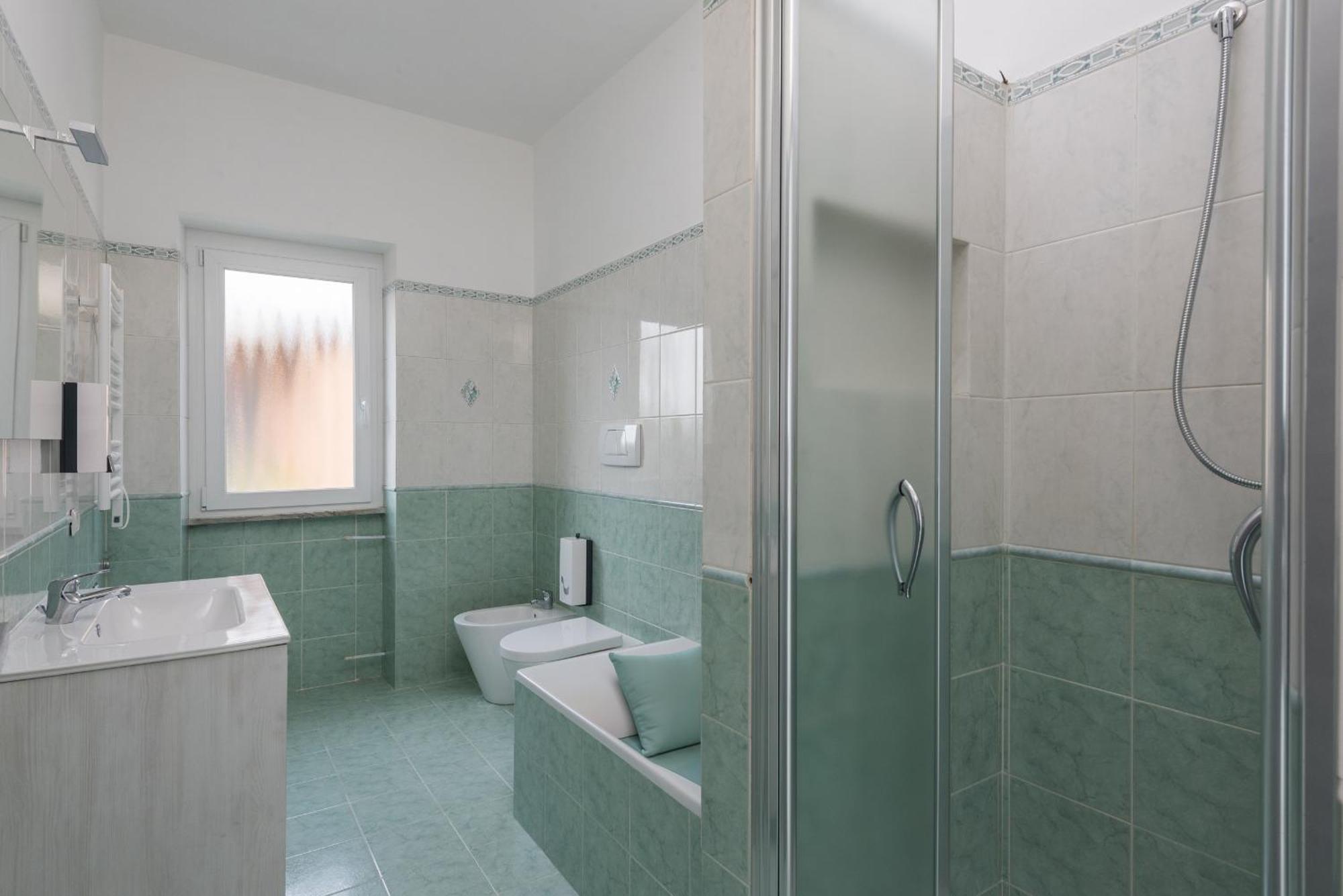 Travelershome Ciampino Airport Guesthouse 600M To Airport Exterior foto