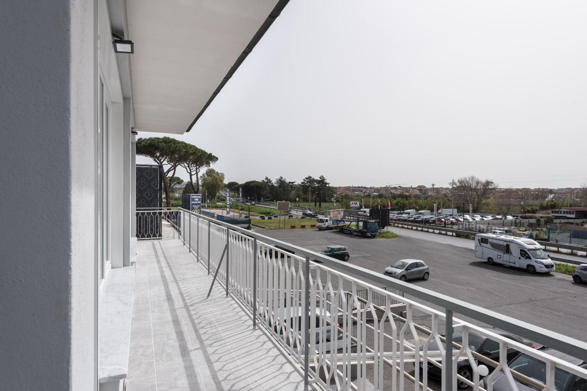 Travelershome Ciampino Airport Guesthouse 600M To Airport Exterior foto